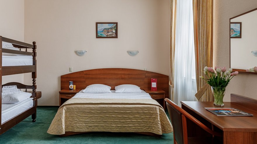 Family (double bed + children's bunk bed)